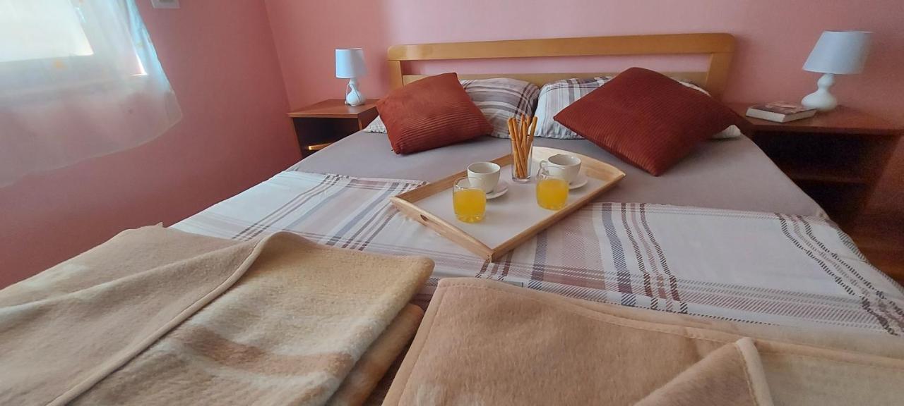 Holiday House And Apartments Vale Duga Resa Bagian luar foto